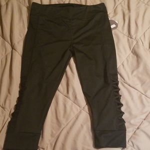 BNWT Black Athleisure Capri Pants